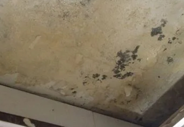 昆山阳台漏水维修公司分享下昆山卫生间渗水维修需要注意哪些问题。